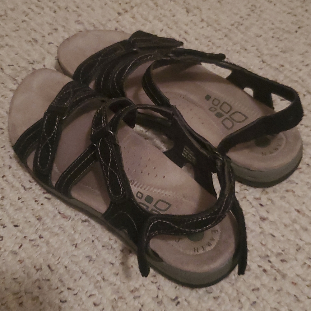 BARELY WORN Earth Origins Black Sophie Sandals